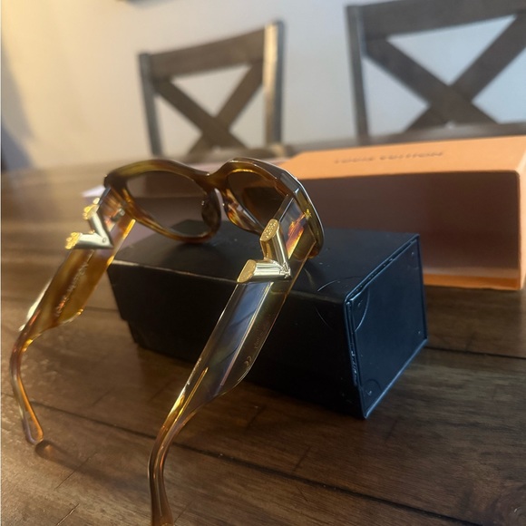 Louis Vuitton Black Sunglasses - Picture 11 of 16